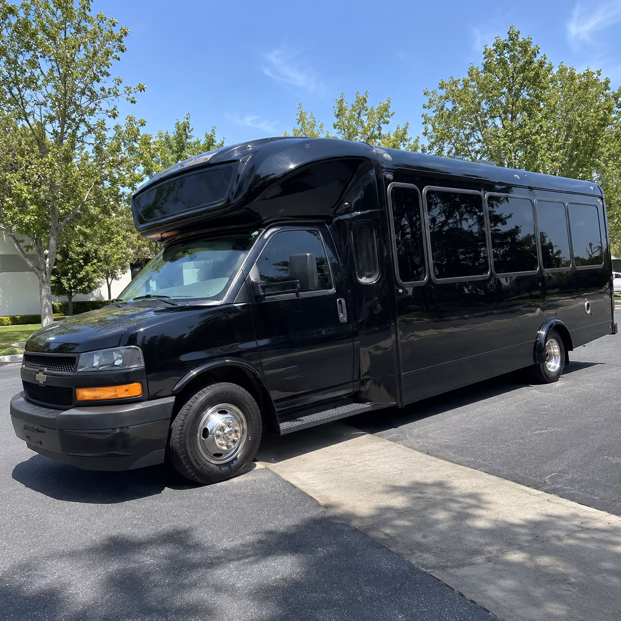 draper 15 passenger party bus