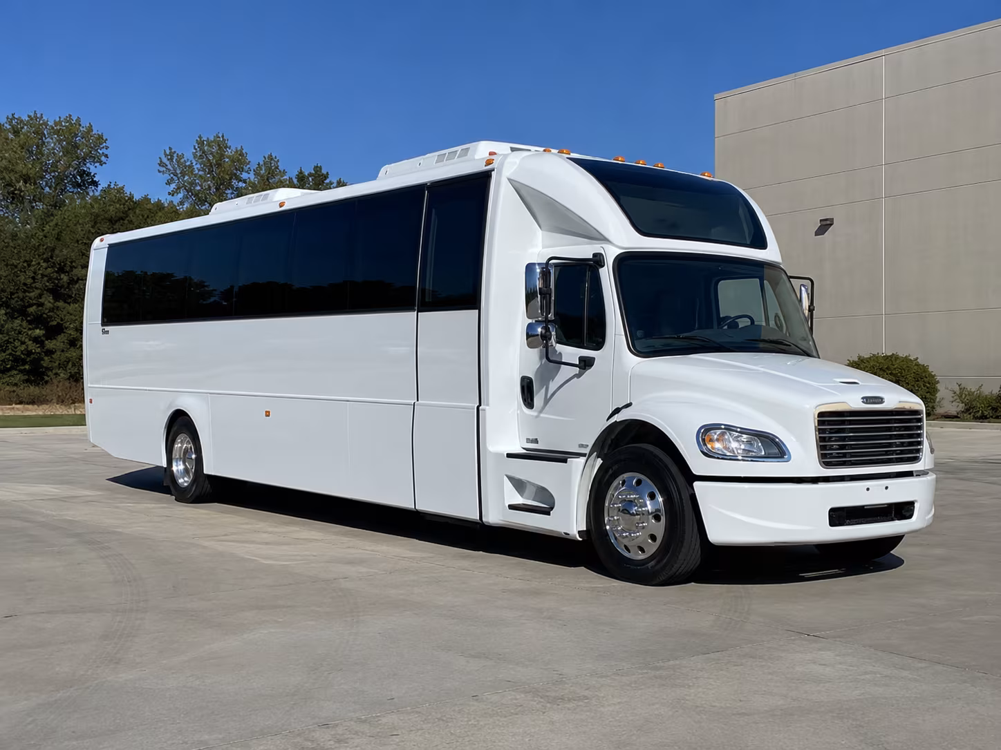 draper 28 passenger party bus